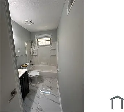 4 bed, 1200 sqft, $1,400 — Photo 2