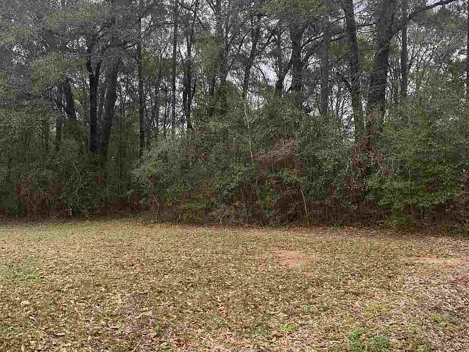 2nd image of Twin Oaks Rd