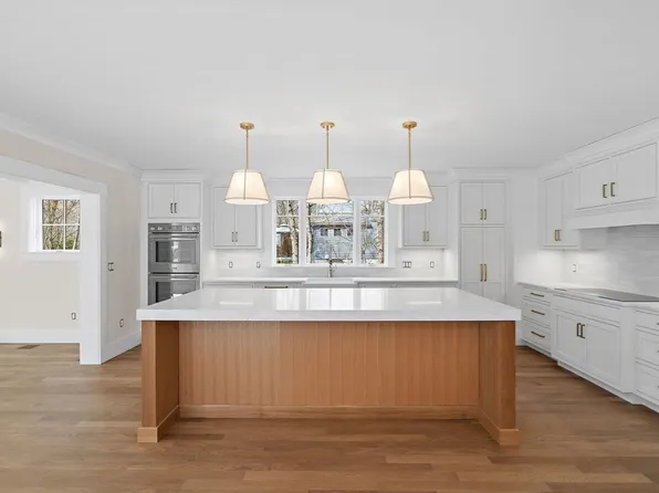 105 Prescott Rd, Concord, MA 01742