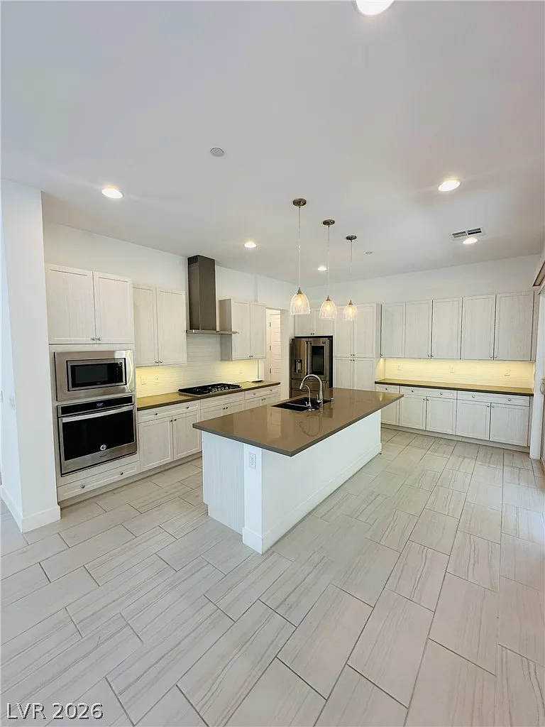 3 bed, 2.5 bath, 2060 sqft, $2,950 — Photo 4