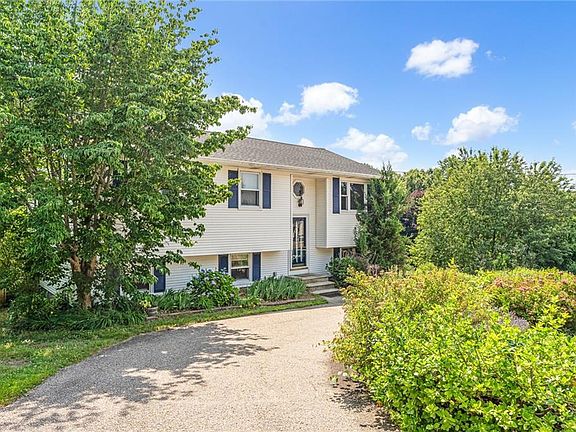 2nd image of 8 Bratt Ln