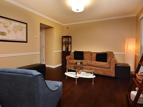 5th image of 301 Abbotsbury Dr