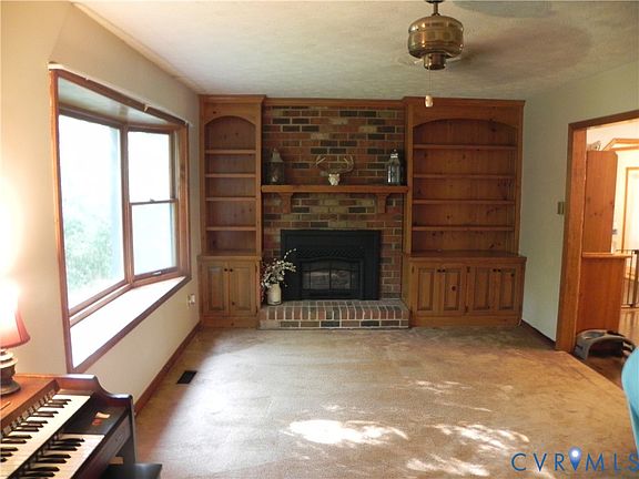 2nd image of 830 Grapevine Rd