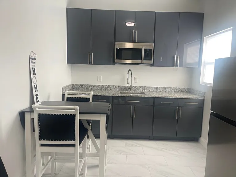 798 SW Abraham Ave #1 — Photo 8