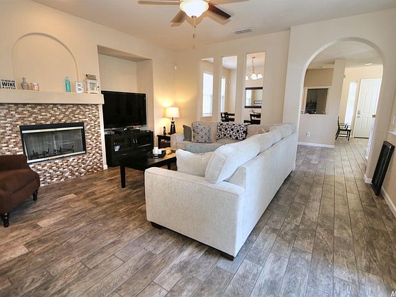 3rd image of 2277 Bradburn Dr