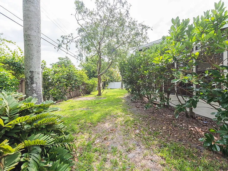 508 Poinsetta Blvd — Photo 12