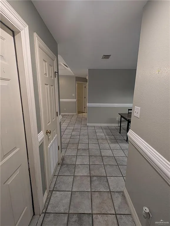 2 bed, 2.0 bath, 1896 sqft, $1,150 — Photo 2