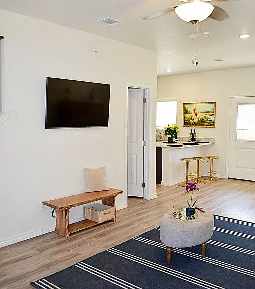 107 Logan Ct #B — Photo 4