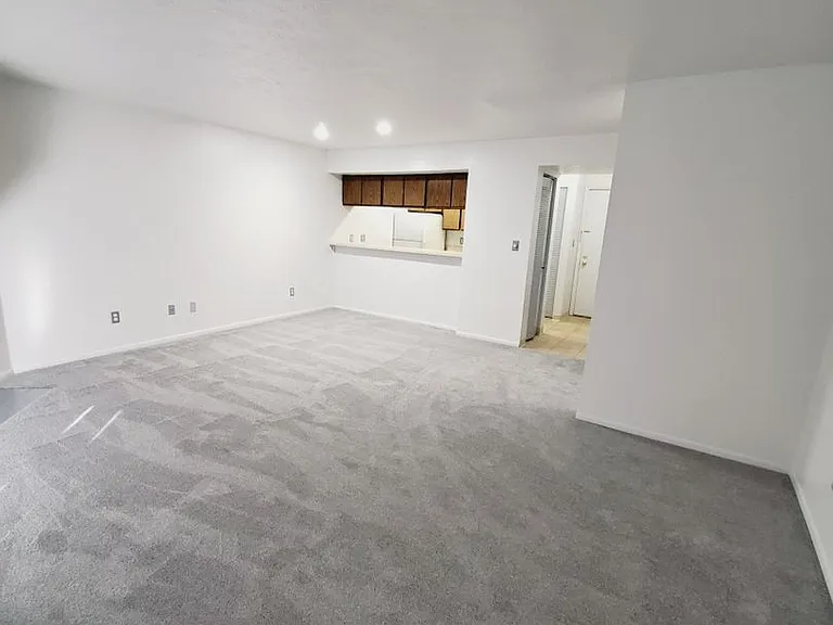 Sugarbush Apartments — Photo 162
