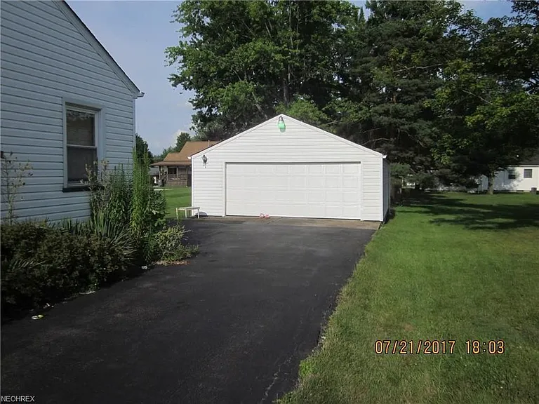 145 S Kimberly Ave — Photo 5