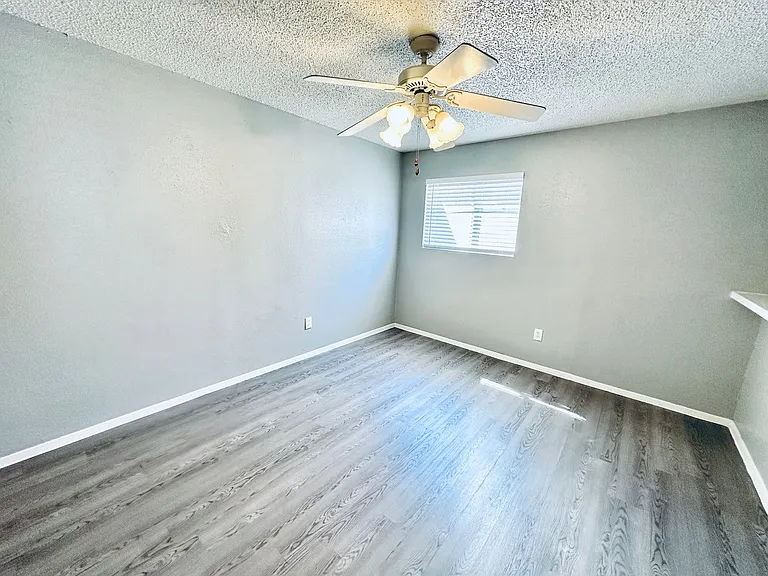 Awesome open Studio Apartments Close to Downtown — Photo 27
