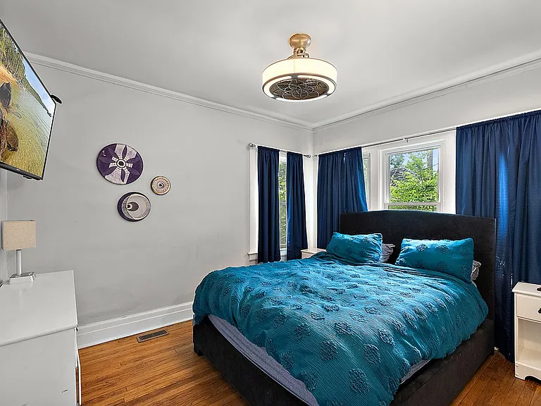 2256 W Philadelphia St — Photo 4