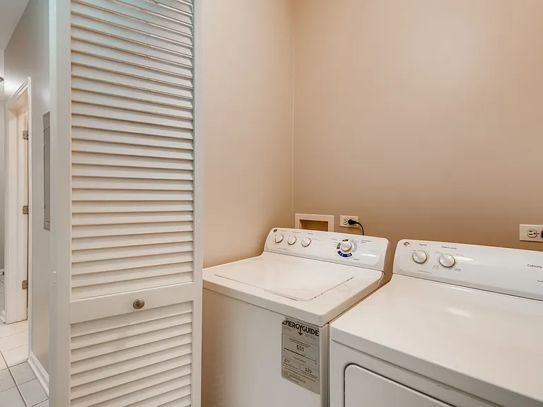 758 W 14th Pl #2B — Photo 24