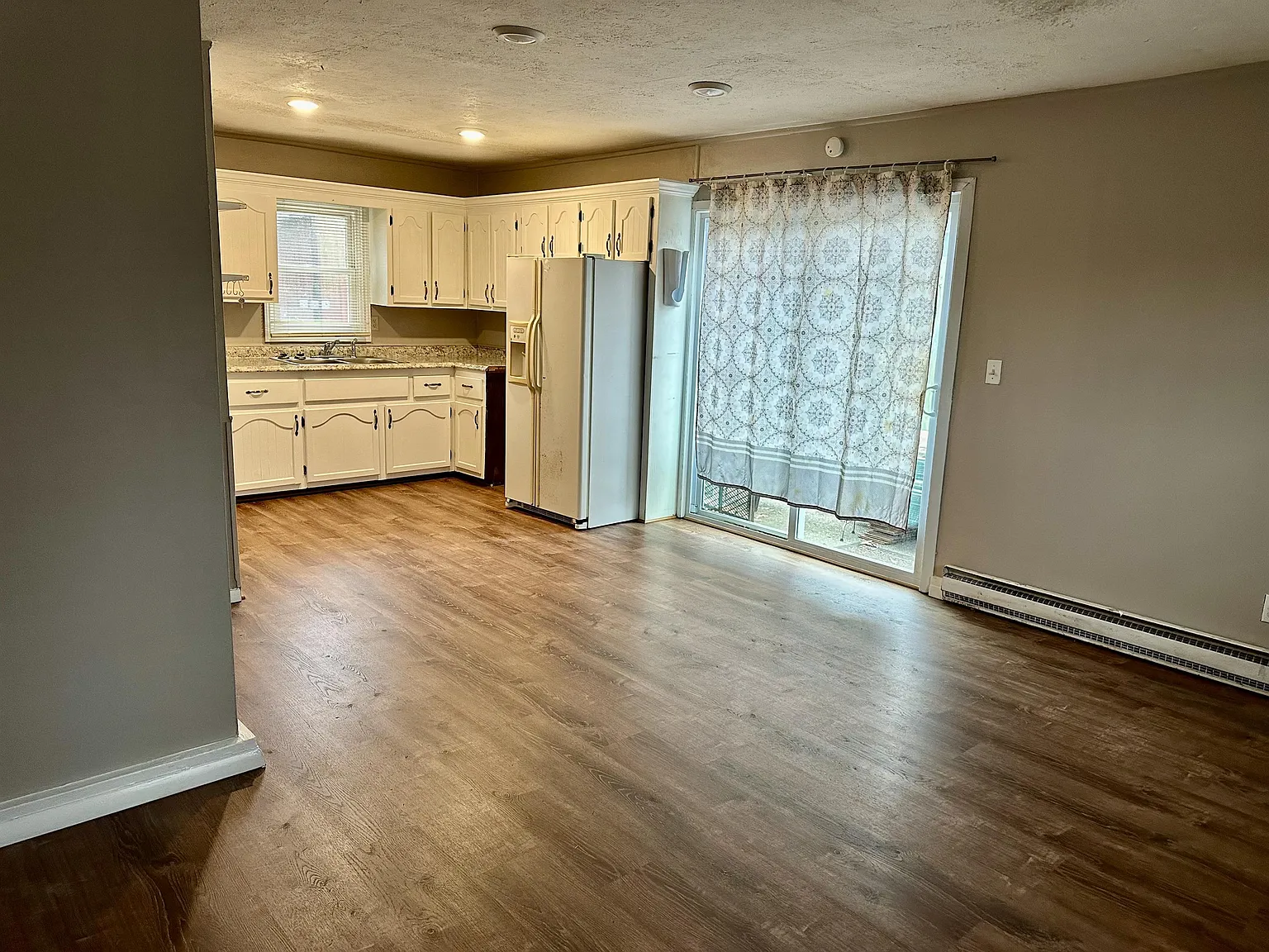 620 Fitzsimmons St - 1 — Photo 4