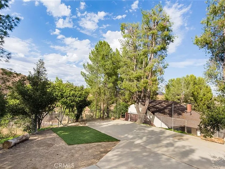 27601 Endeavor St — Photo 2