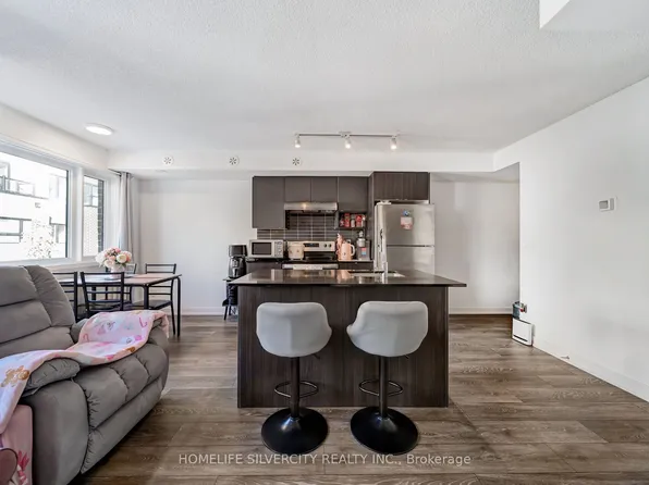 1131 Cooke Blvd #712, Burlington, ON L7T 0C3