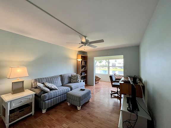 5th image of 214 Wellington Dr E #M