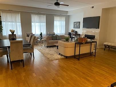 2nd image of 2622 W Diversey Ave #401