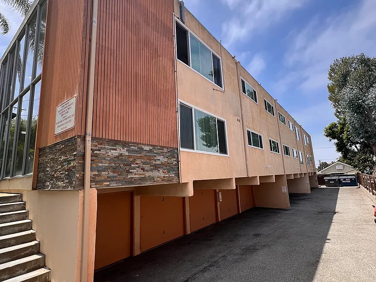 525 N Francisca Ave #1 — Photo 2