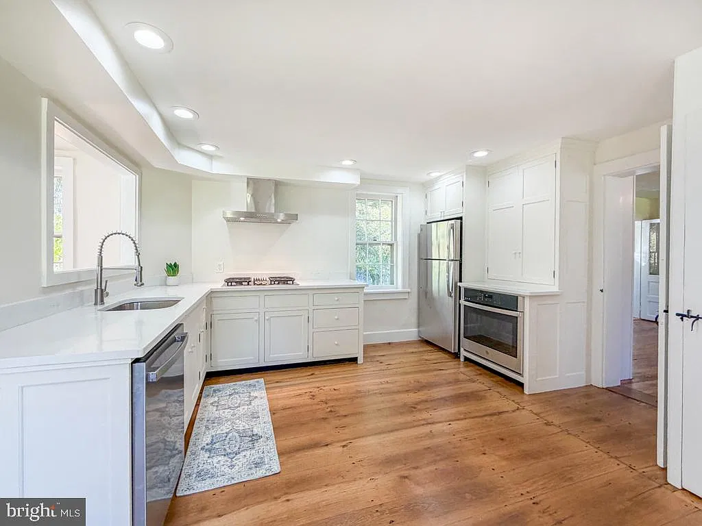 2 bed, 1.5 bath, 1300 sqft, $3,500 — Photo 3