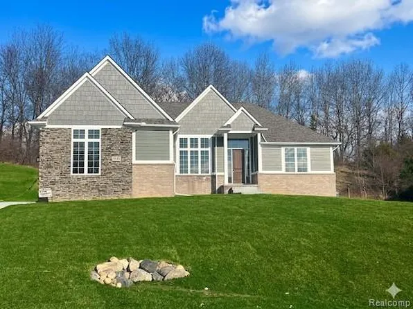 8848 Stonewall E, Clarkston, MI 48348