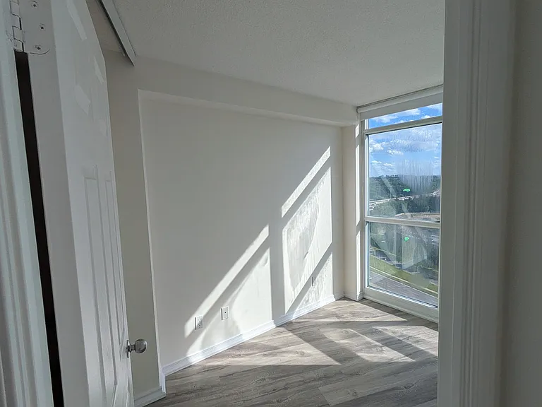30 Harrison Garden Blvd #1906 — Photo 16