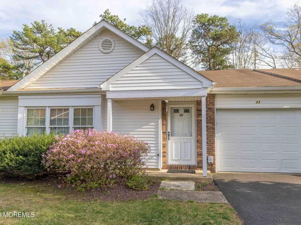 33 Nicole Court, Lakewood, NJ 08701