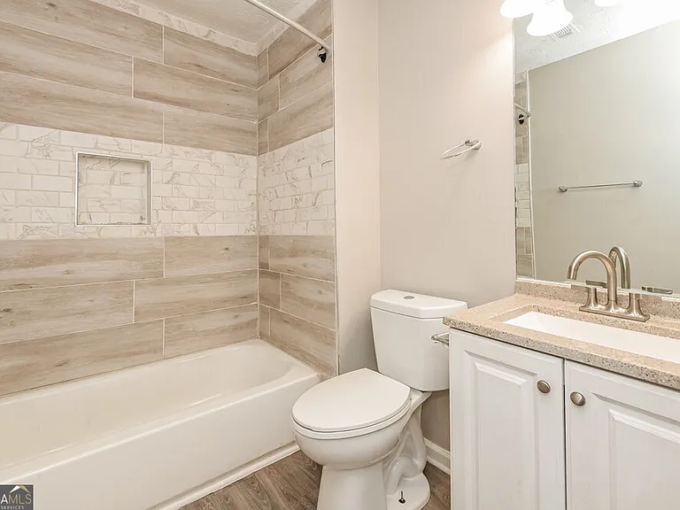 425 Village Bluff Dr — Photo 17