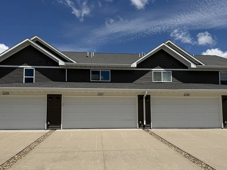 2237 Saint Andrews Dr — Photo 17