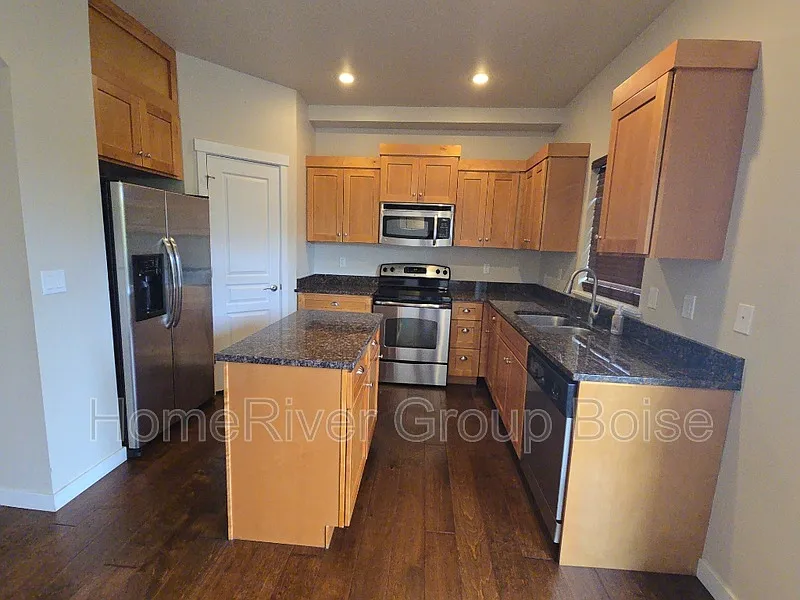 Building Photo - 8771 W Pine Valley Ln