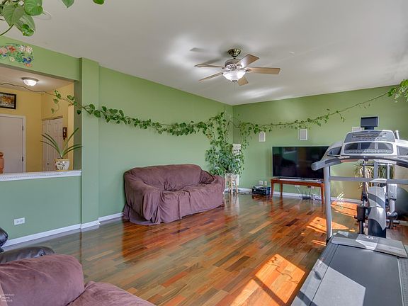 3rd image of 127 Bennington Ln