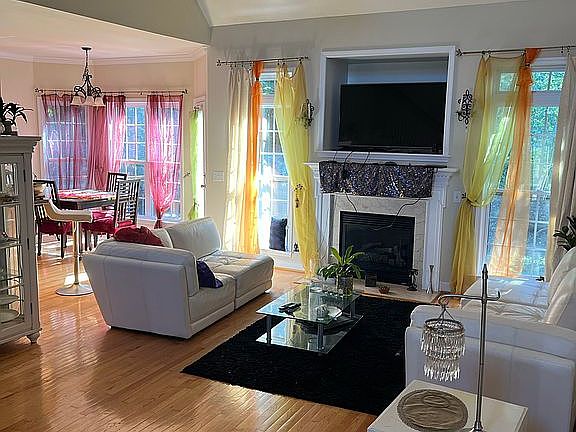 4th image of 136 Shorecrest Cir