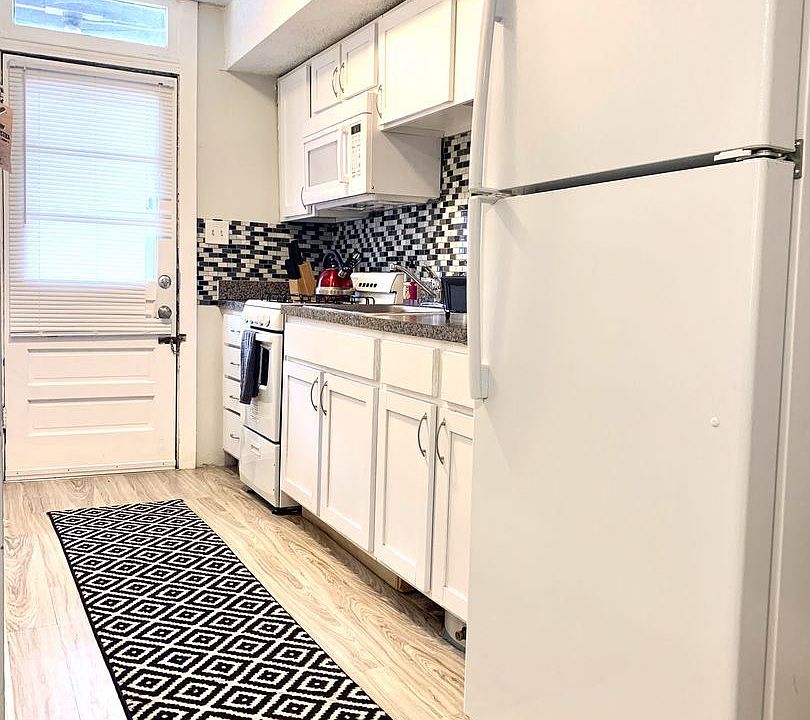 1st image of 2603 Parkwood Ave #1