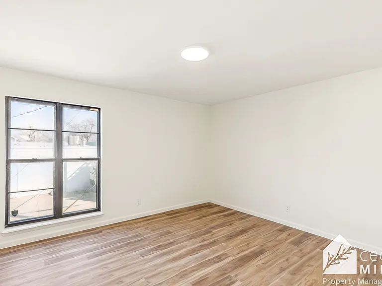 420 S Meridian — Photo 11