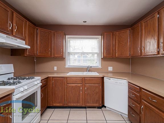 5th image of 1320 Penn Ave NE #1
