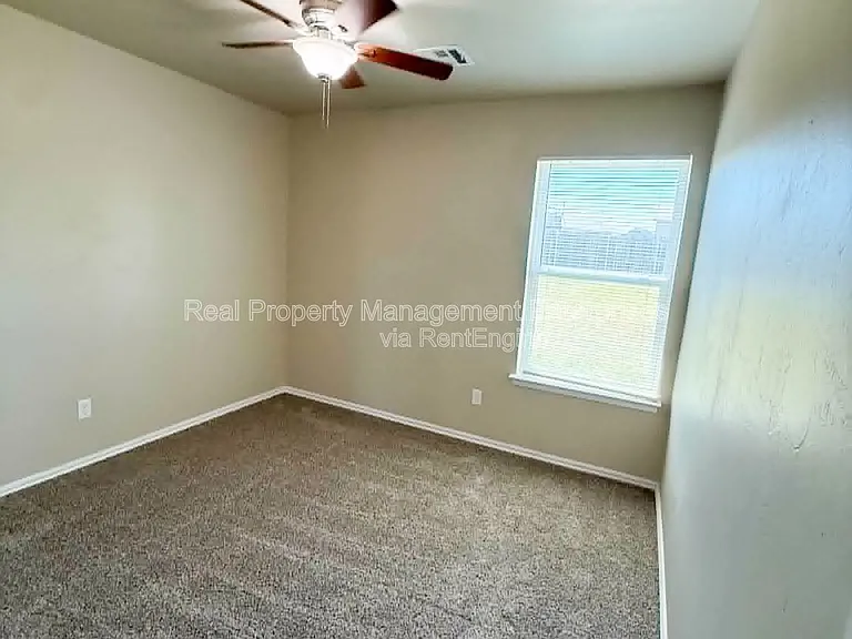 13229 Bridgewater Dr — Photo 24