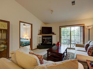 2140 Pine Ridge Ct, Grafton, WI 53024