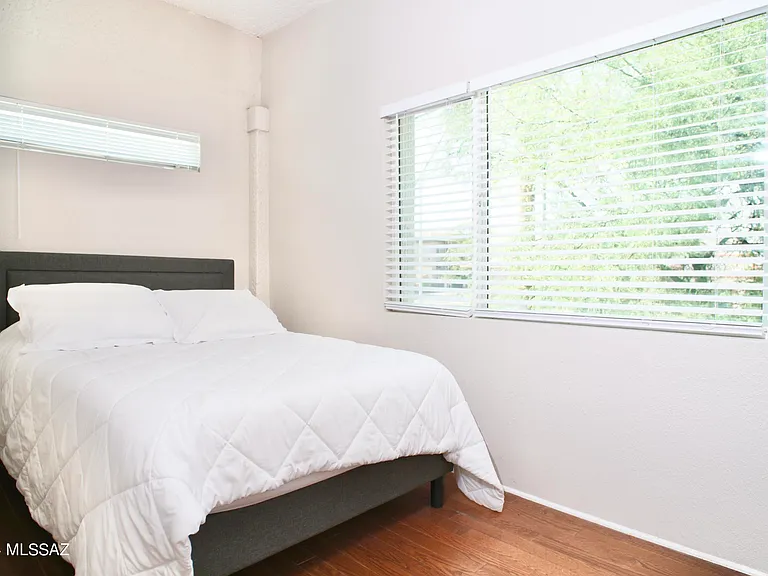 12 E University Blvd #14 — Photo 11