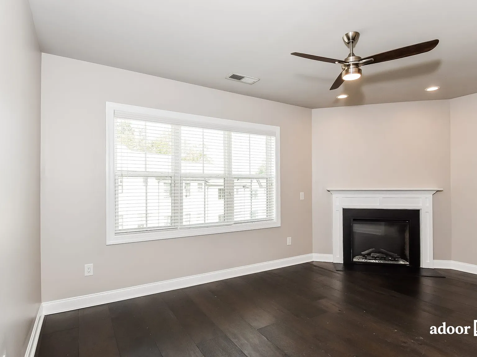 3 bed, 3.0 bath, 2734 sqft, $3,445 — Photo 3