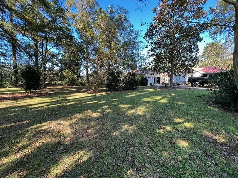 526 Embassy Dr — Photo 14