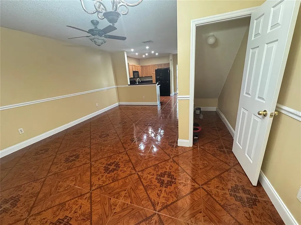 3 bed, 3.0 bath, 1412 sqft, $2,000 — Photo 4