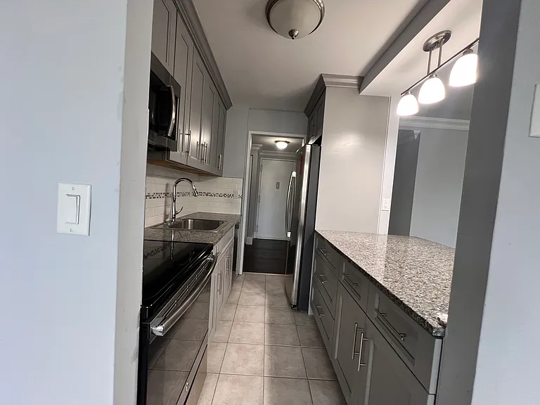 555 Gorge Rd #3J — Photo 5