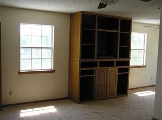 1405 Highland Ave, Rockdale, TX 76567