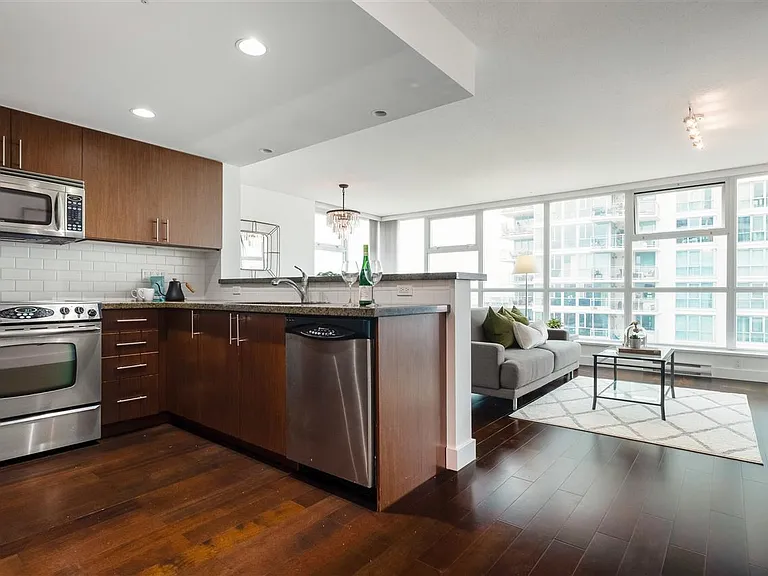 125 Milross Ave — Photo 3