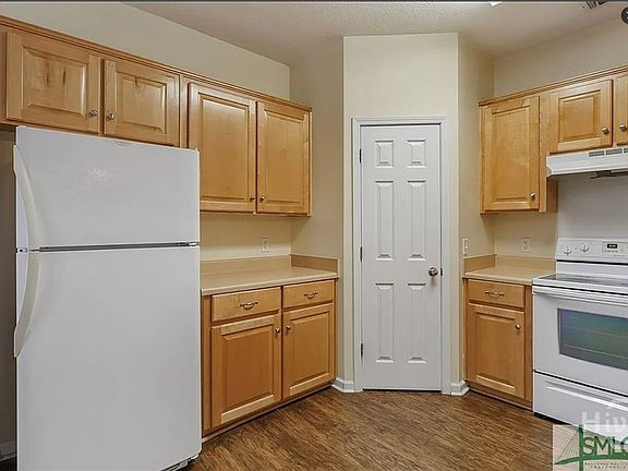 3rd image of 777 King George Blvd
