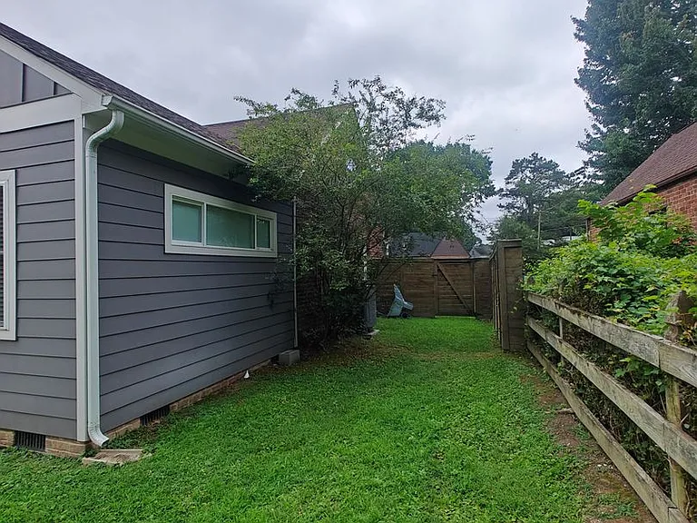 2108 Davenport Ave — Photo 29