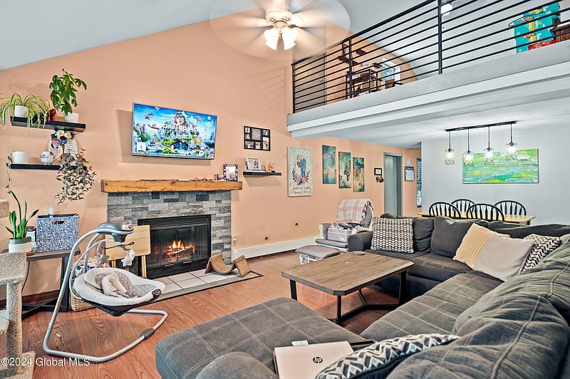 2nd image of 32 Mayapple Way