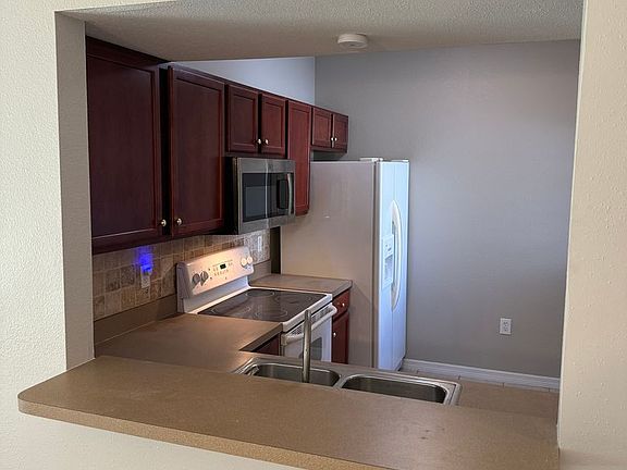4th image of 9507 Amberdale Ct Unit 101