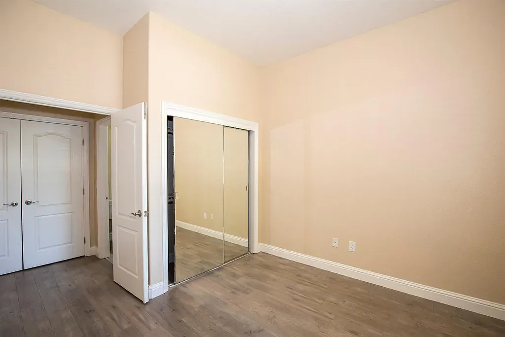 1 bed, 300 sqft, $1,250 — Photo 2