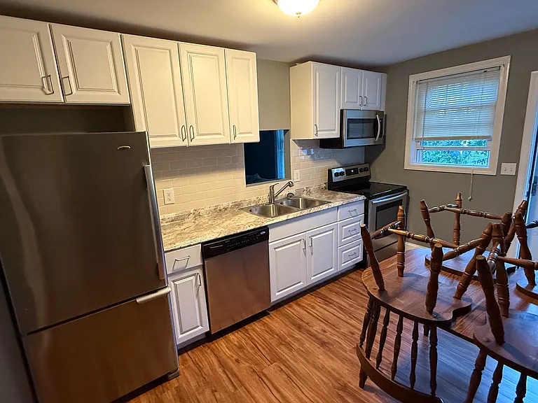 136 Hall St #2 — Photo 1